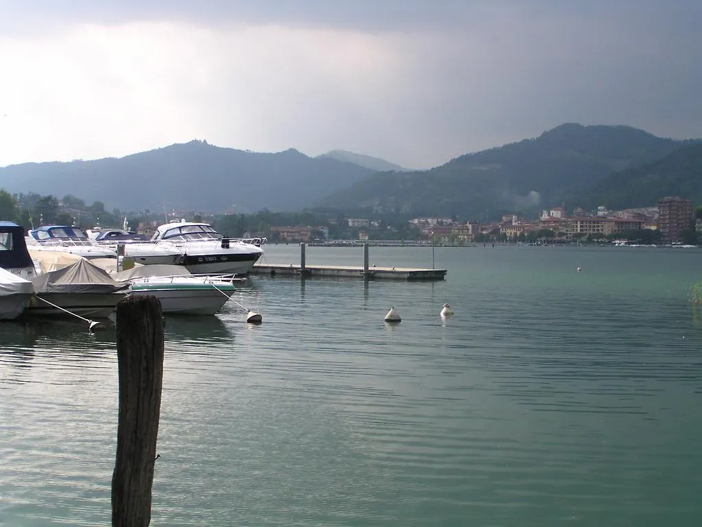 B&B Aria Di Lago Paratico Bed & Breakfast