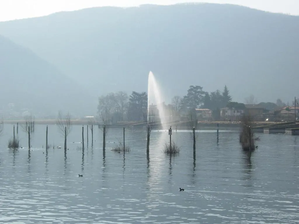 B&B Aria Di Lago Paratico Bed & Breakfast